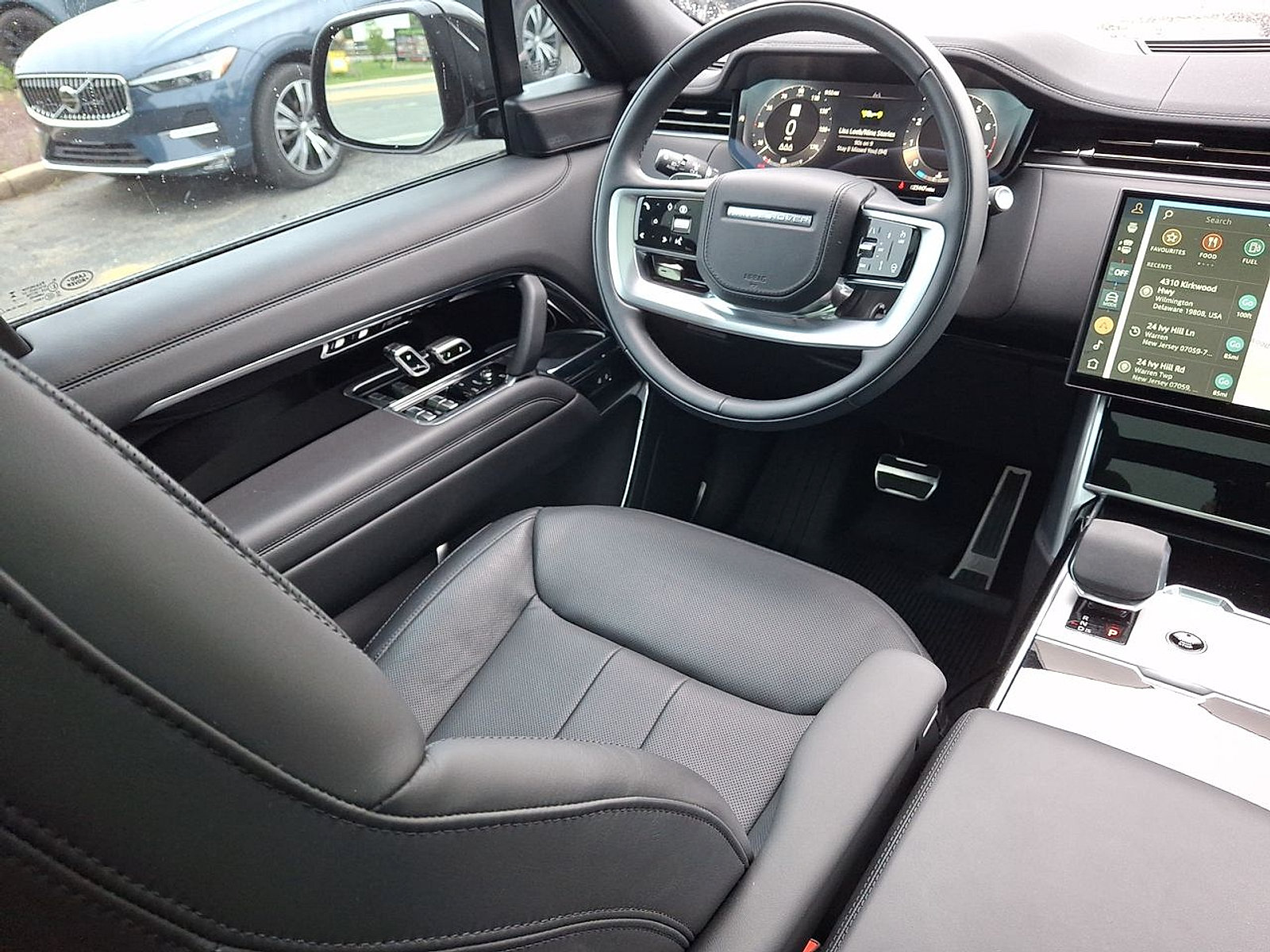 Certified 2025 Land Rover Range Rover SE AWD/4WD image 15