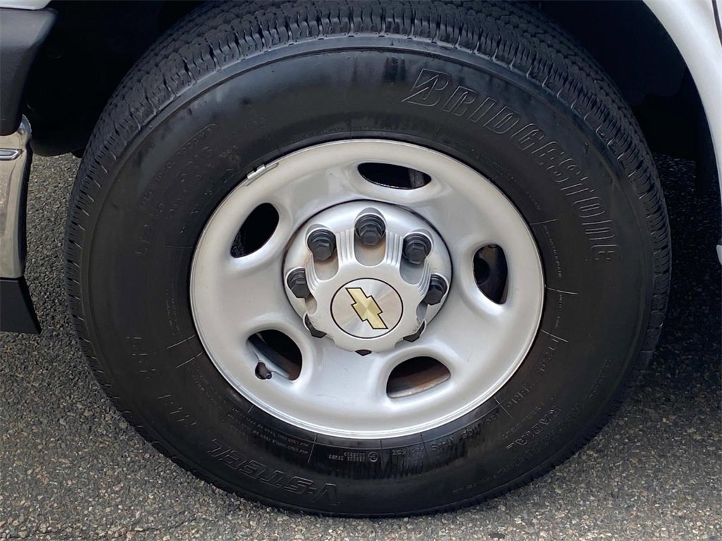 Used 2023 Chevrolet Express 2500 w/ Driver Convenience Package image 17