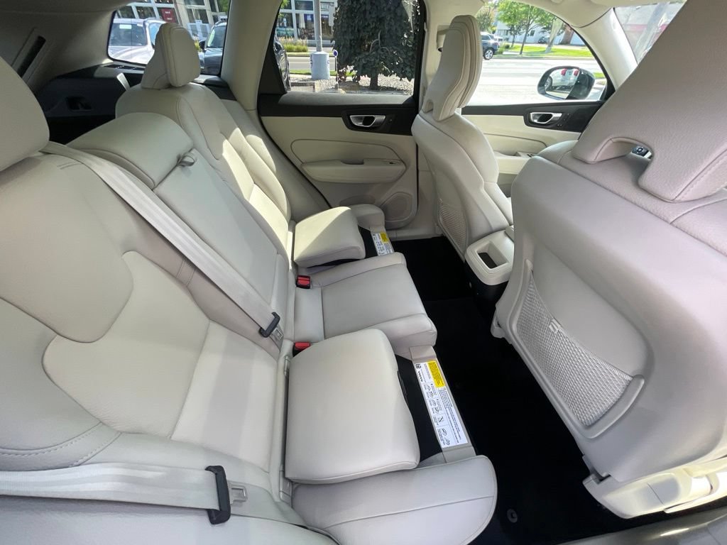 Used 2024 Volvo XC60 B5 Plus w/ Protection Package Premier AWD/4WD image 15