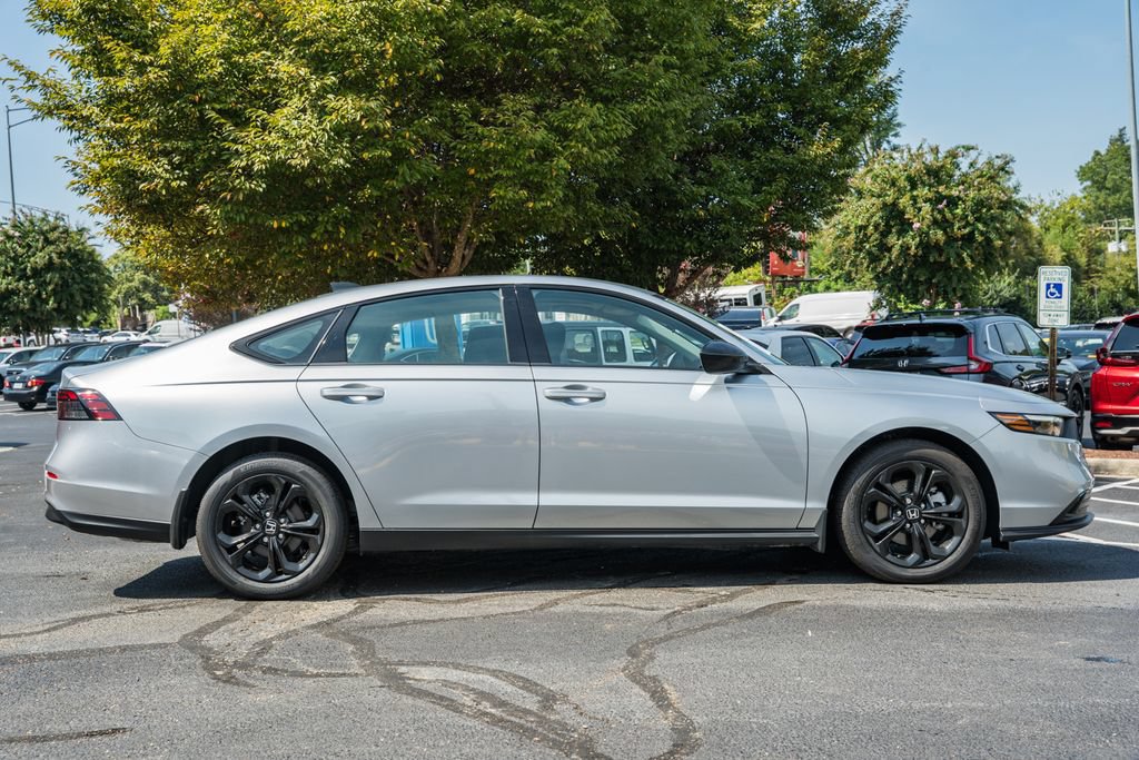 Certified 2025 Honda Accord SE image 3
