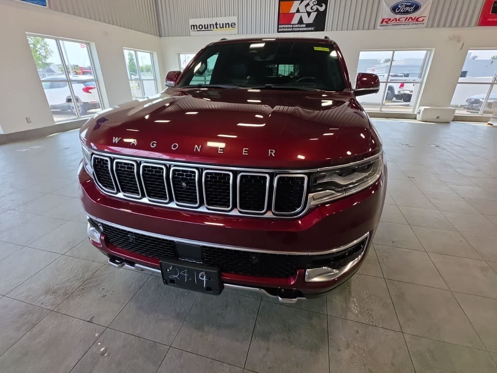 Used 2022 Jeep Wagoneer Series III w/ Premium Group I AWD/4WD image 3