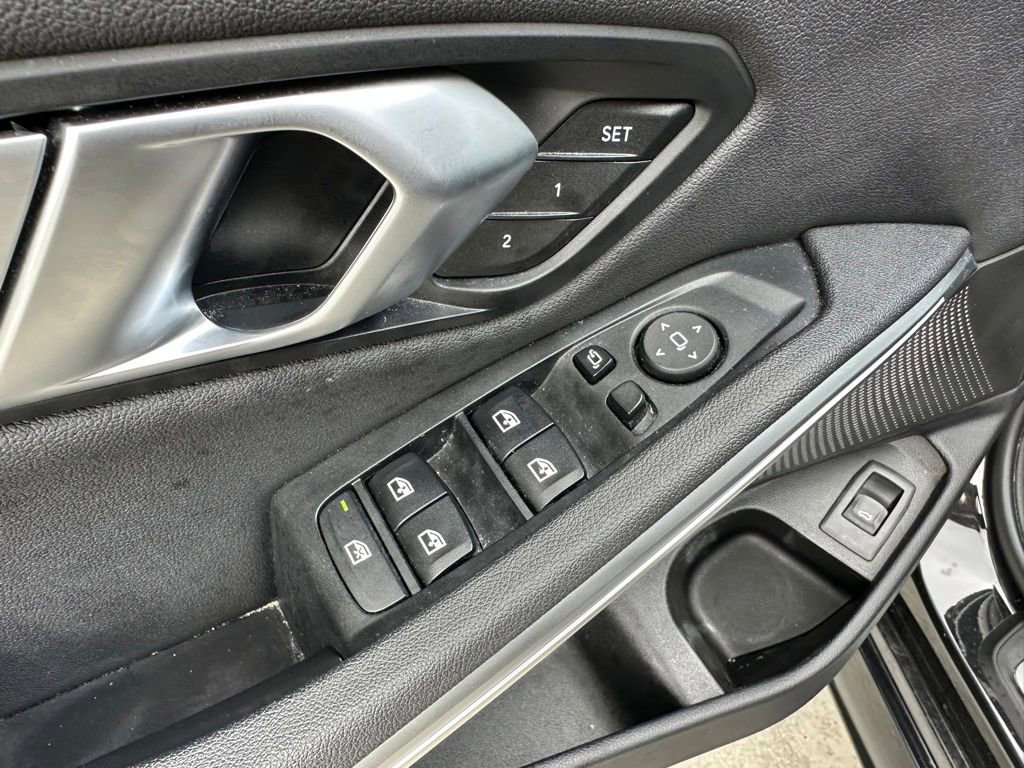 Used 2021 BMW 330i Sedan w/ M Sport Package RWD image 21