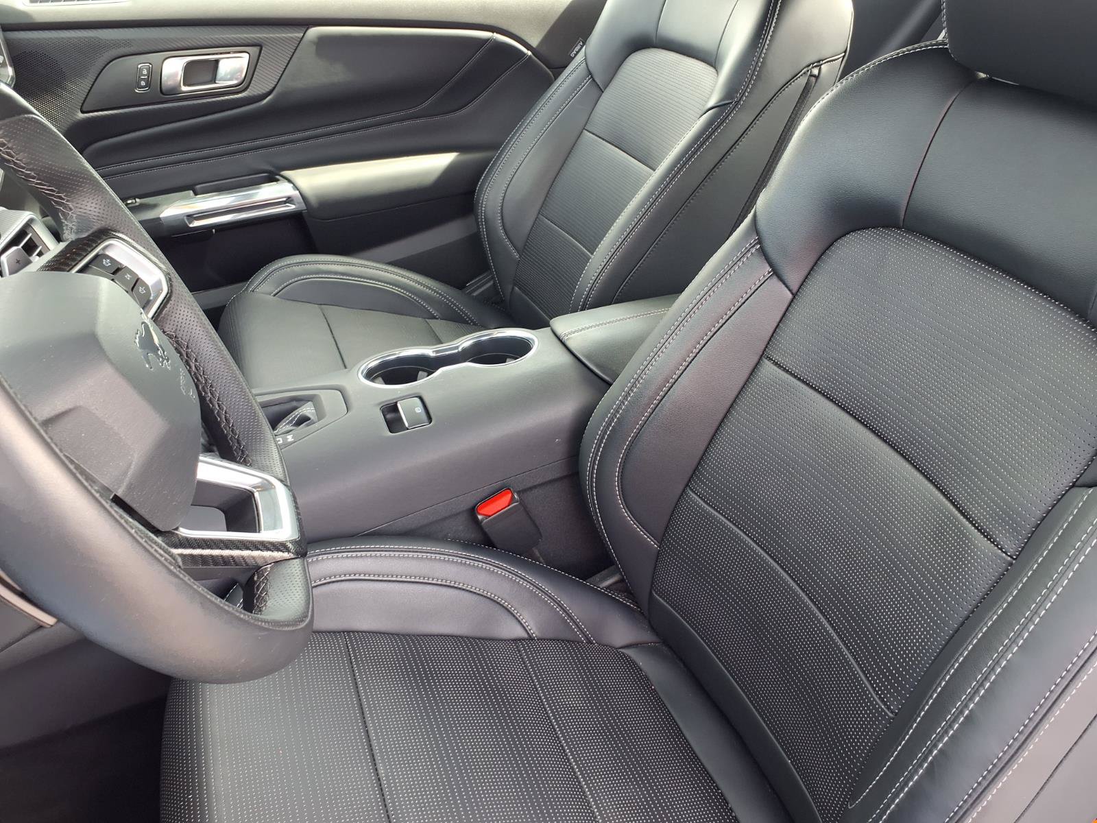 Used 2025 Ford Mustang GT Premium RWD image 3
