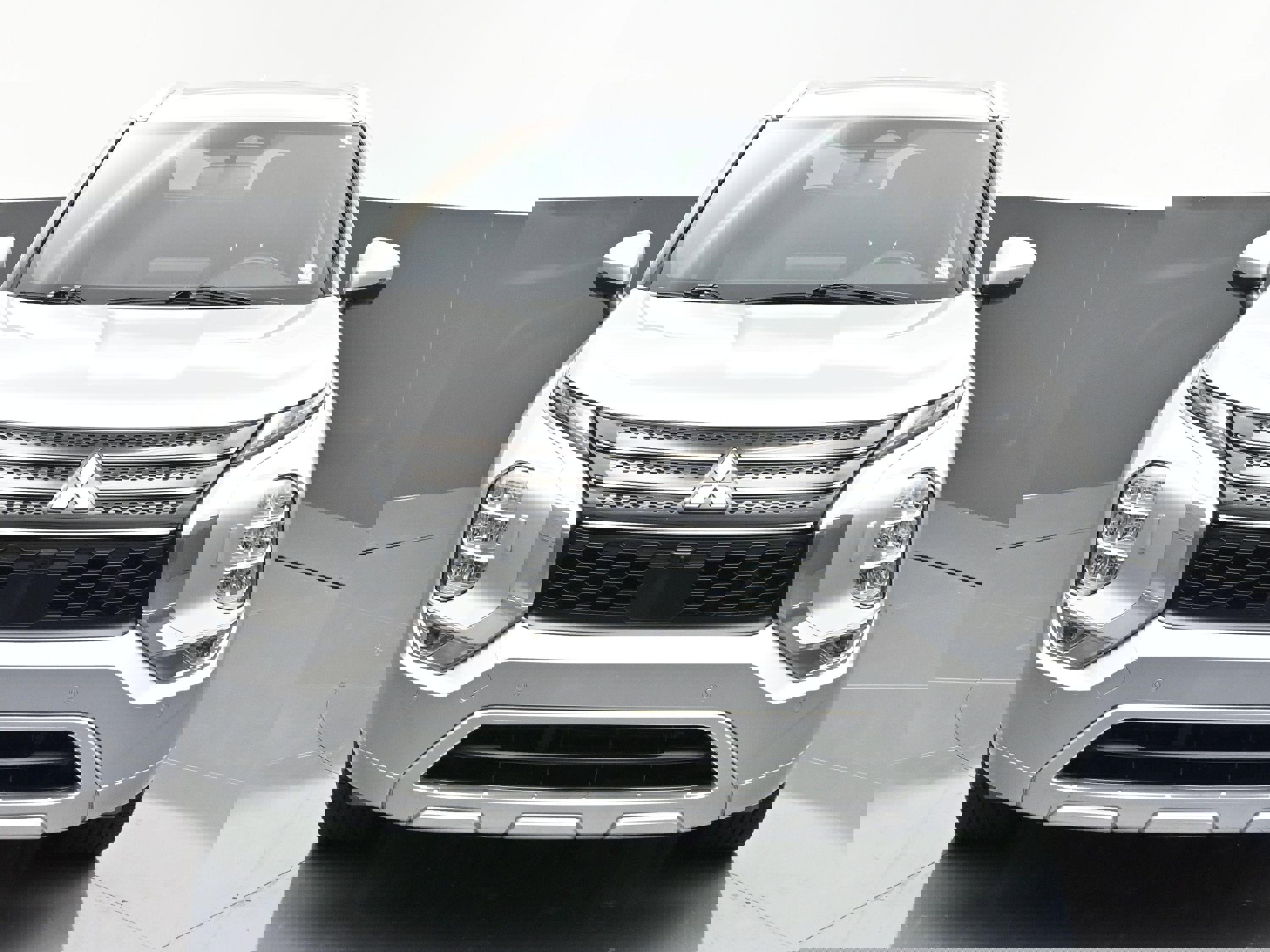 Used 2022 Mitsubishi Outlander SEL image 2