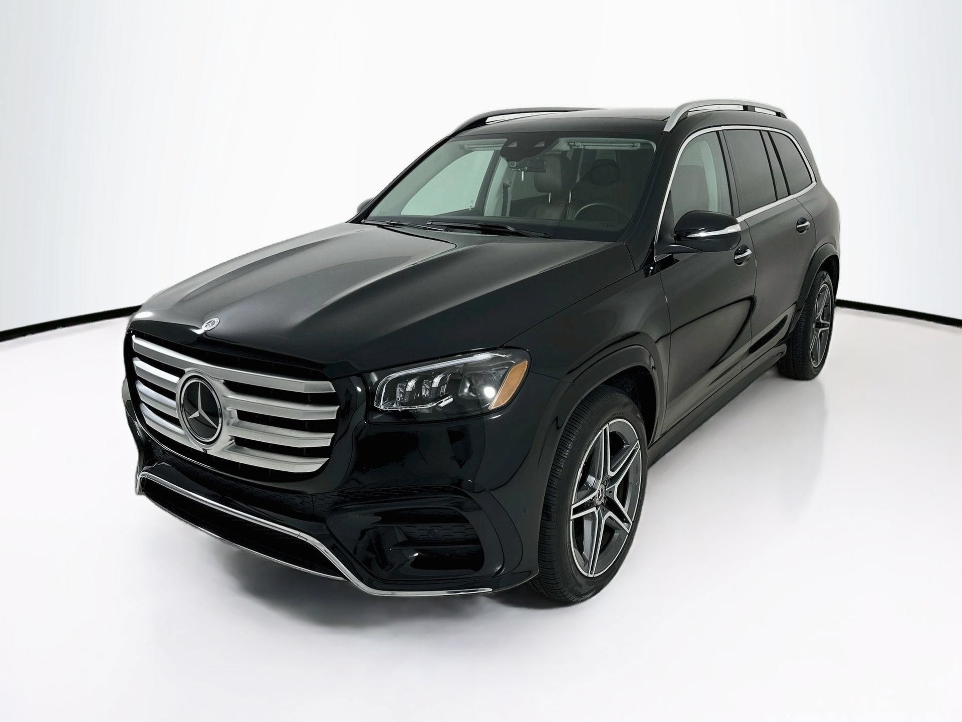 Used 2024 Mercedes-Benz GLS 450 4MATIC image 3