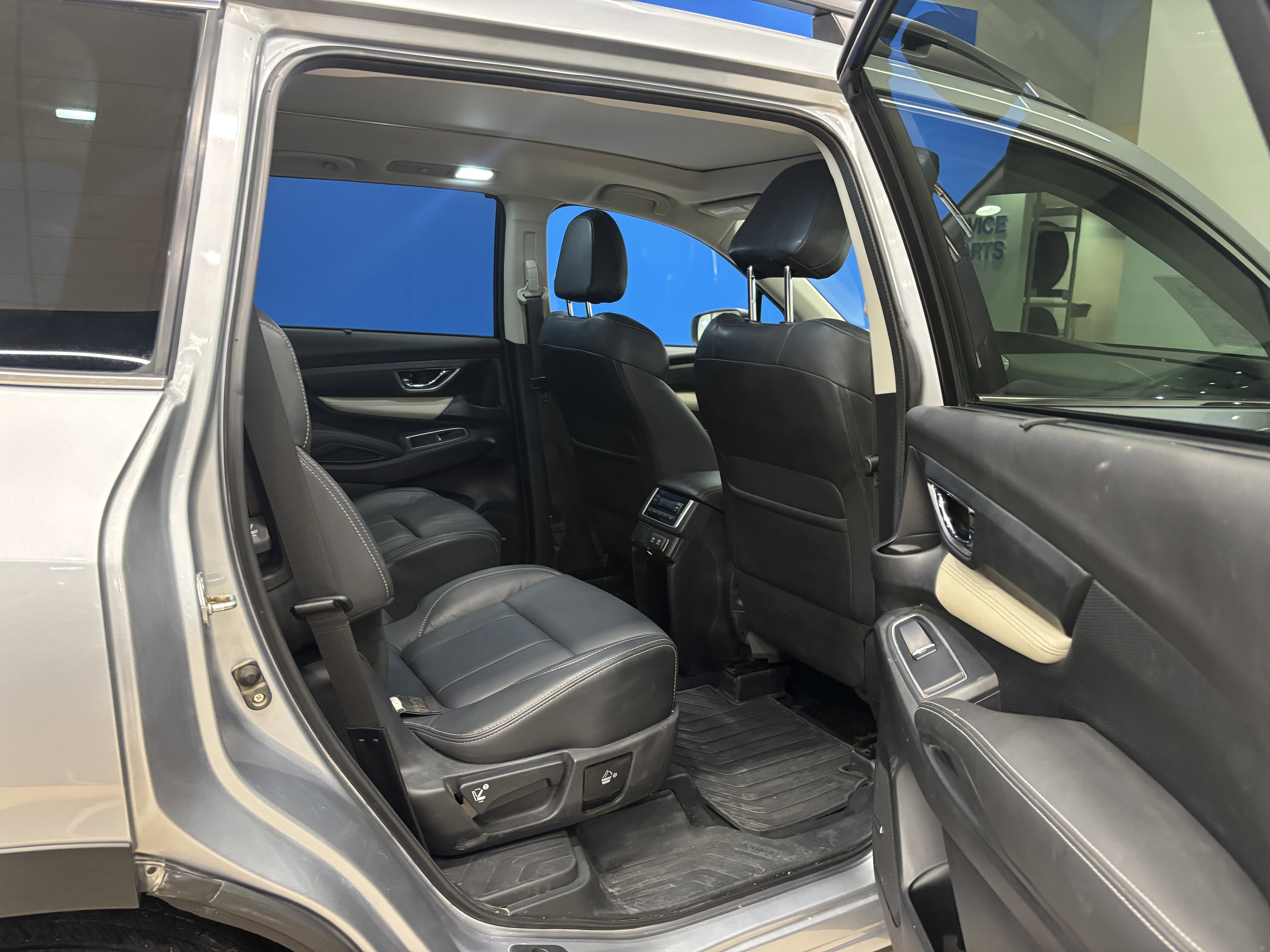 Used 2022 Subaru Ascent Limited w/ Technology Package image 16