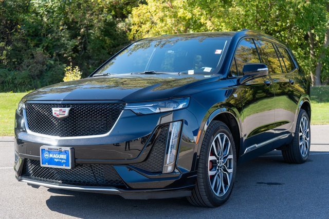 Used 2024 Cadillac XT6 Sport image 2