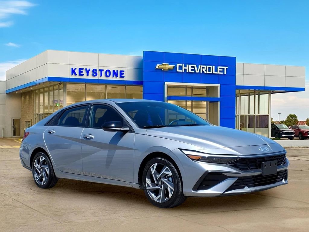 Used 2025 Hyundai Elantra Sport FWD image 1