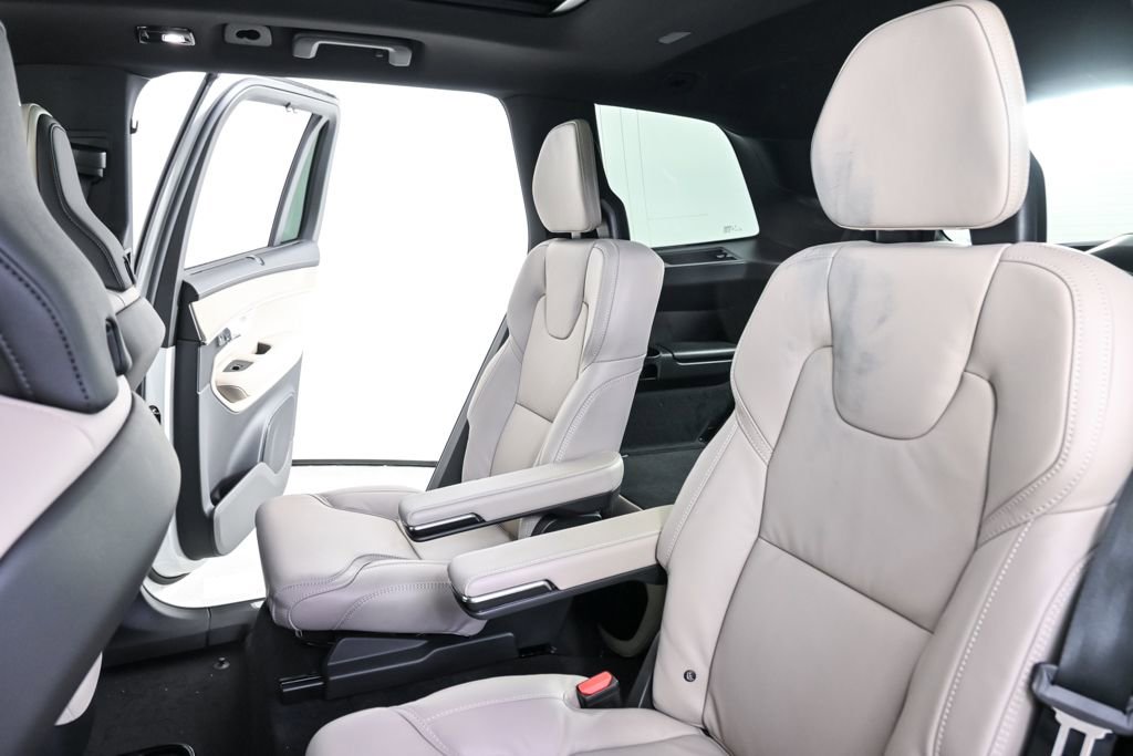 New 2026 Volvo XC90 B5 Ultra w/ Protection Package image 21