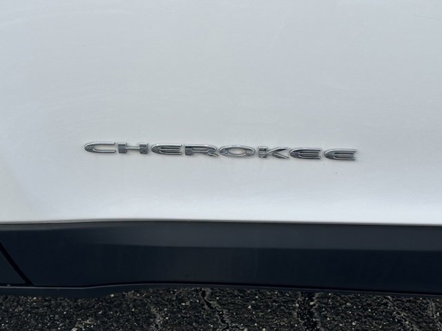 Used 2020 Jeep Cherokee Latitude w/ Cold Weather Group image 10