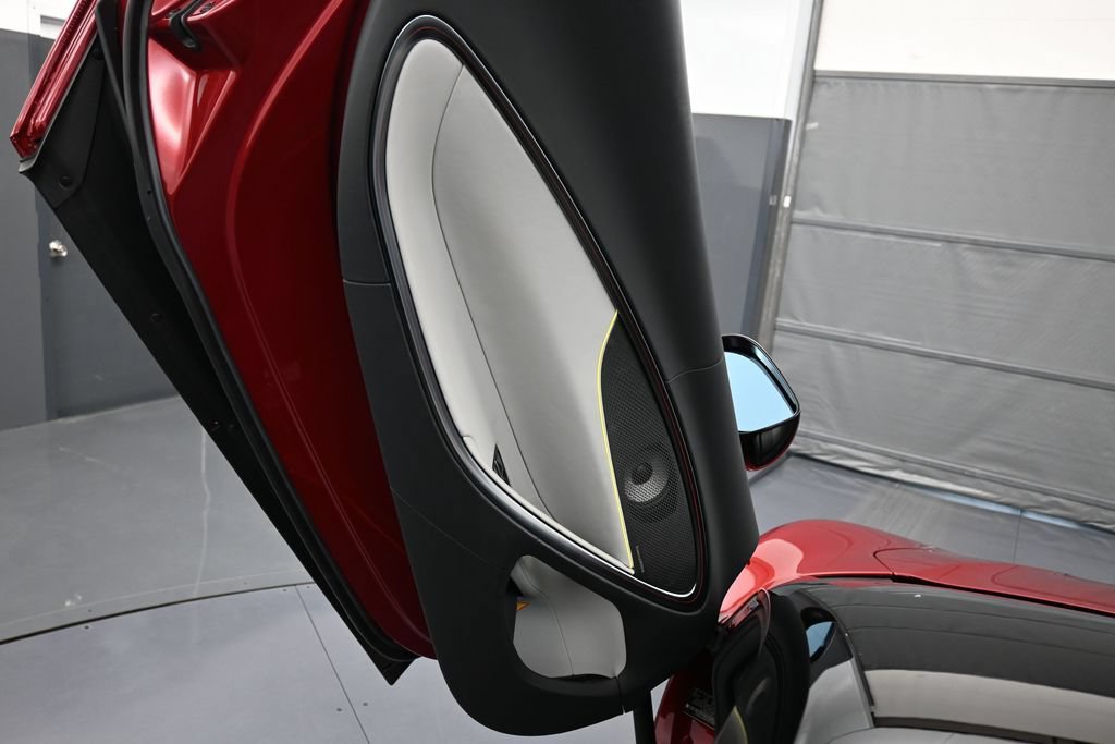 Used 2024 McLaren Artura RWD image 15