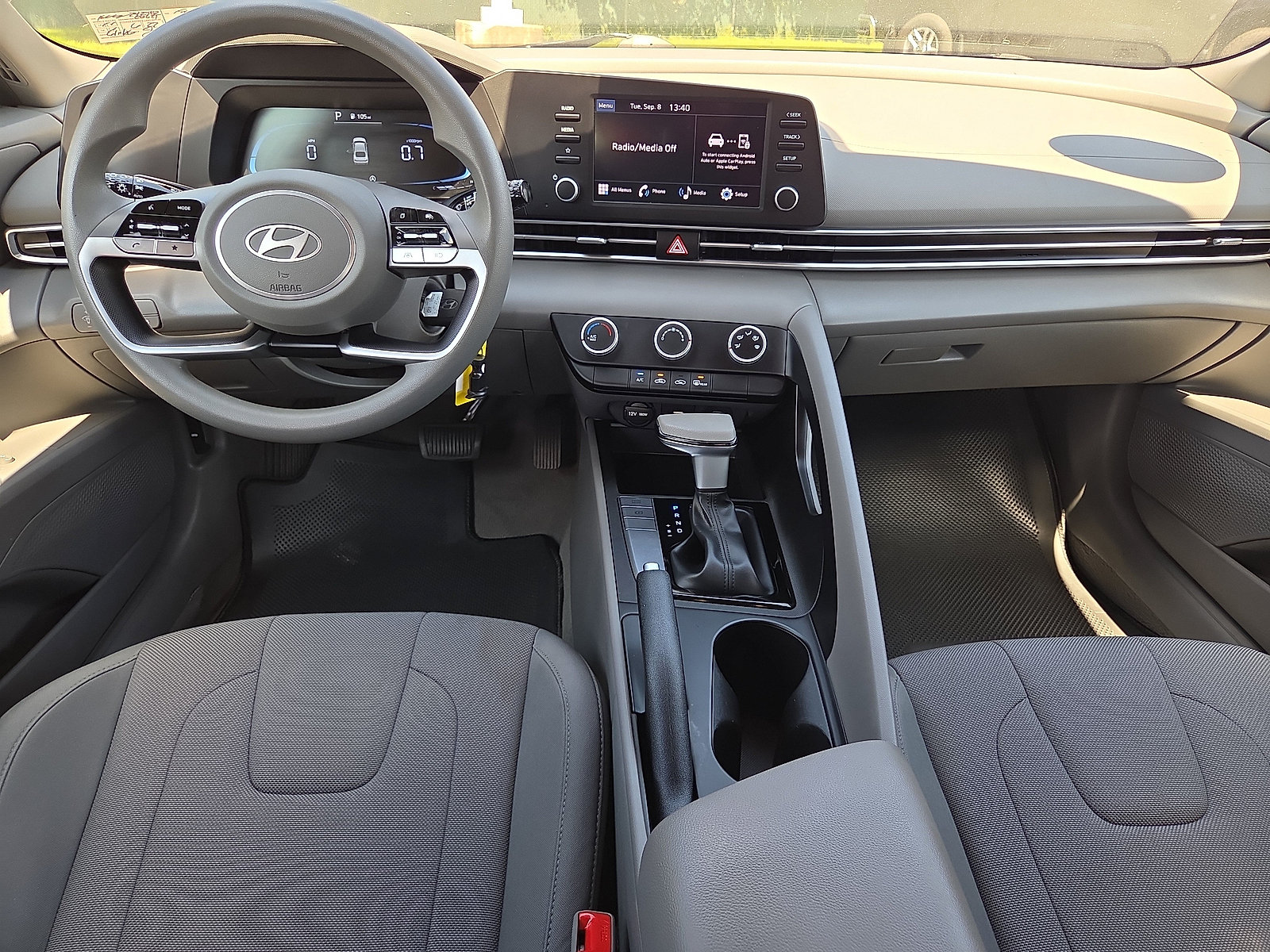 Used 2024 Hyundai Elantra SE FWD image 23