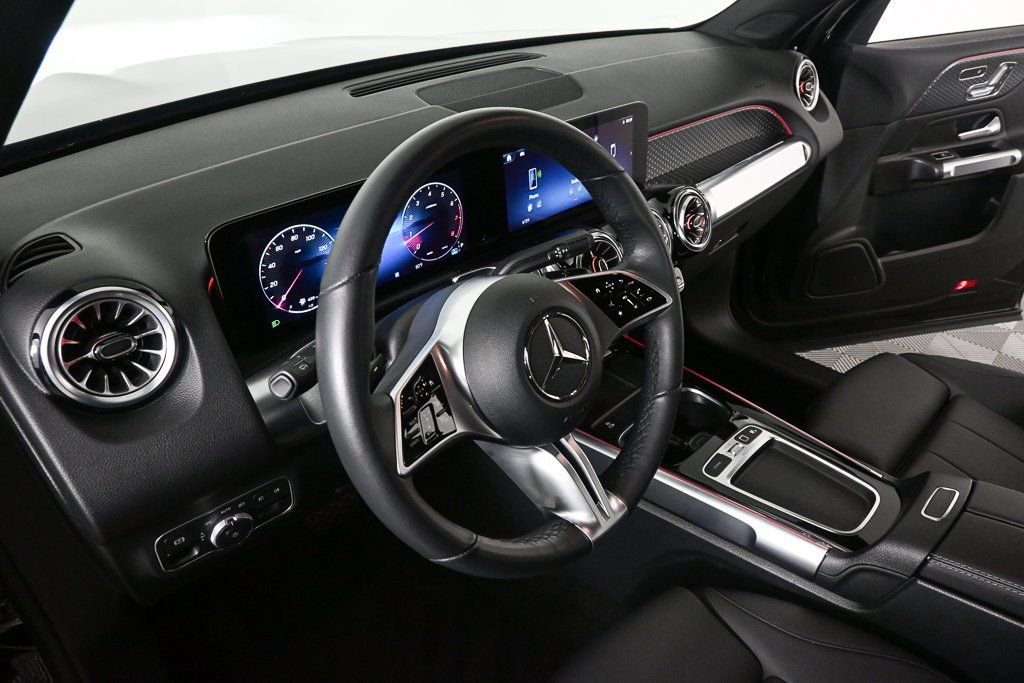 Used 2025 Mercedes-Benz GLB 250 image 6