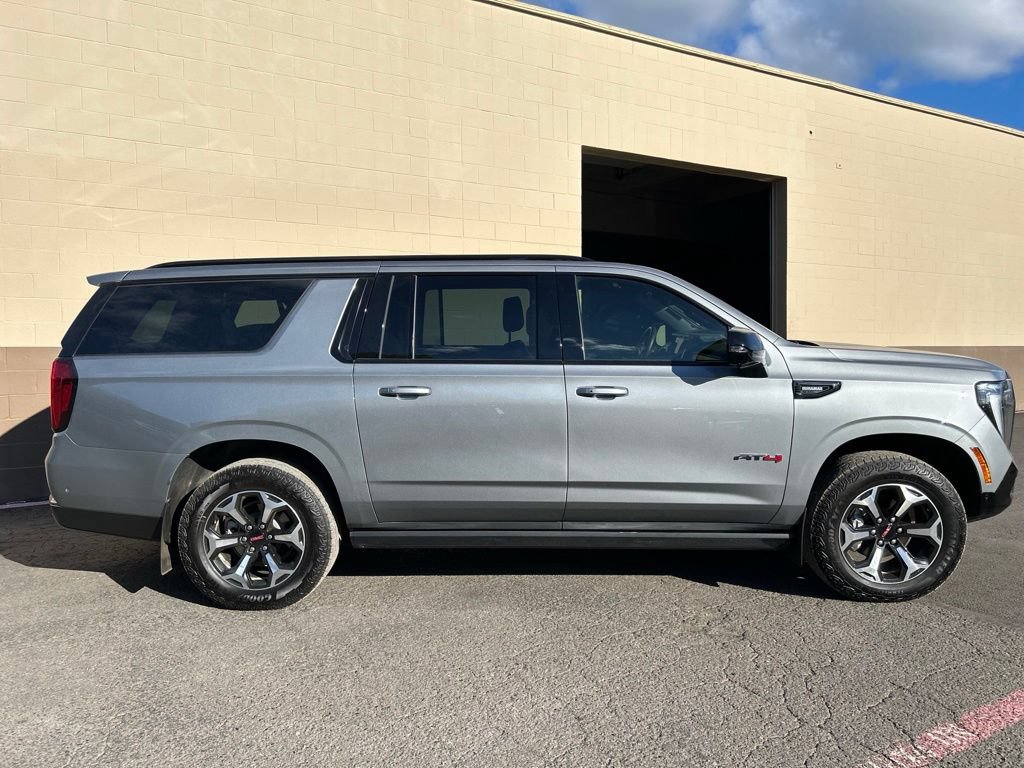 Used 2026 GMC Yukon XL AT4 AWD/4WD image 3
