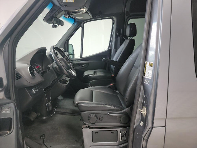 Used 2023 Mercedes-Benz Sprinter 2500 image 7