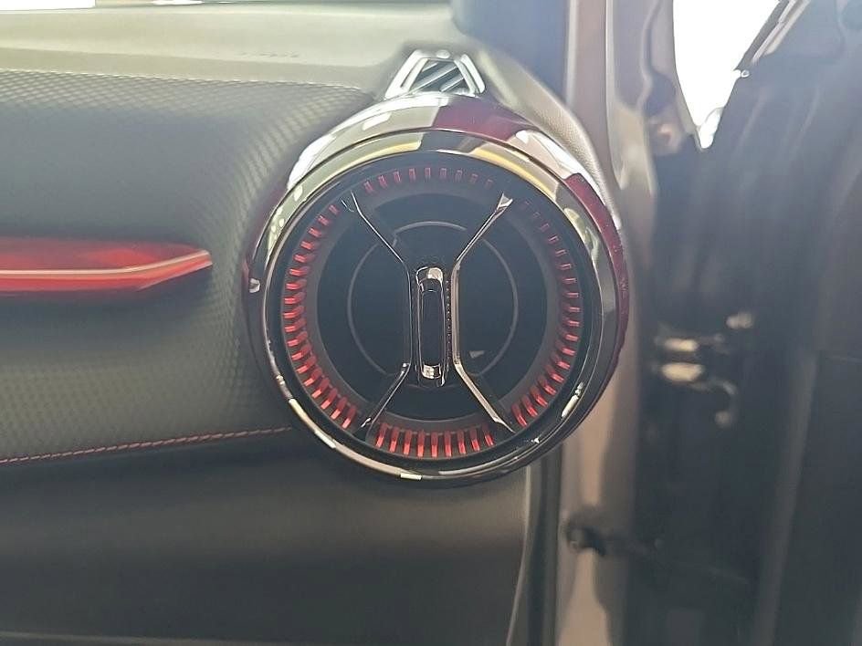 Used 2025 Chevrolet Equinox RS w/ Safety and Technology Package image 36