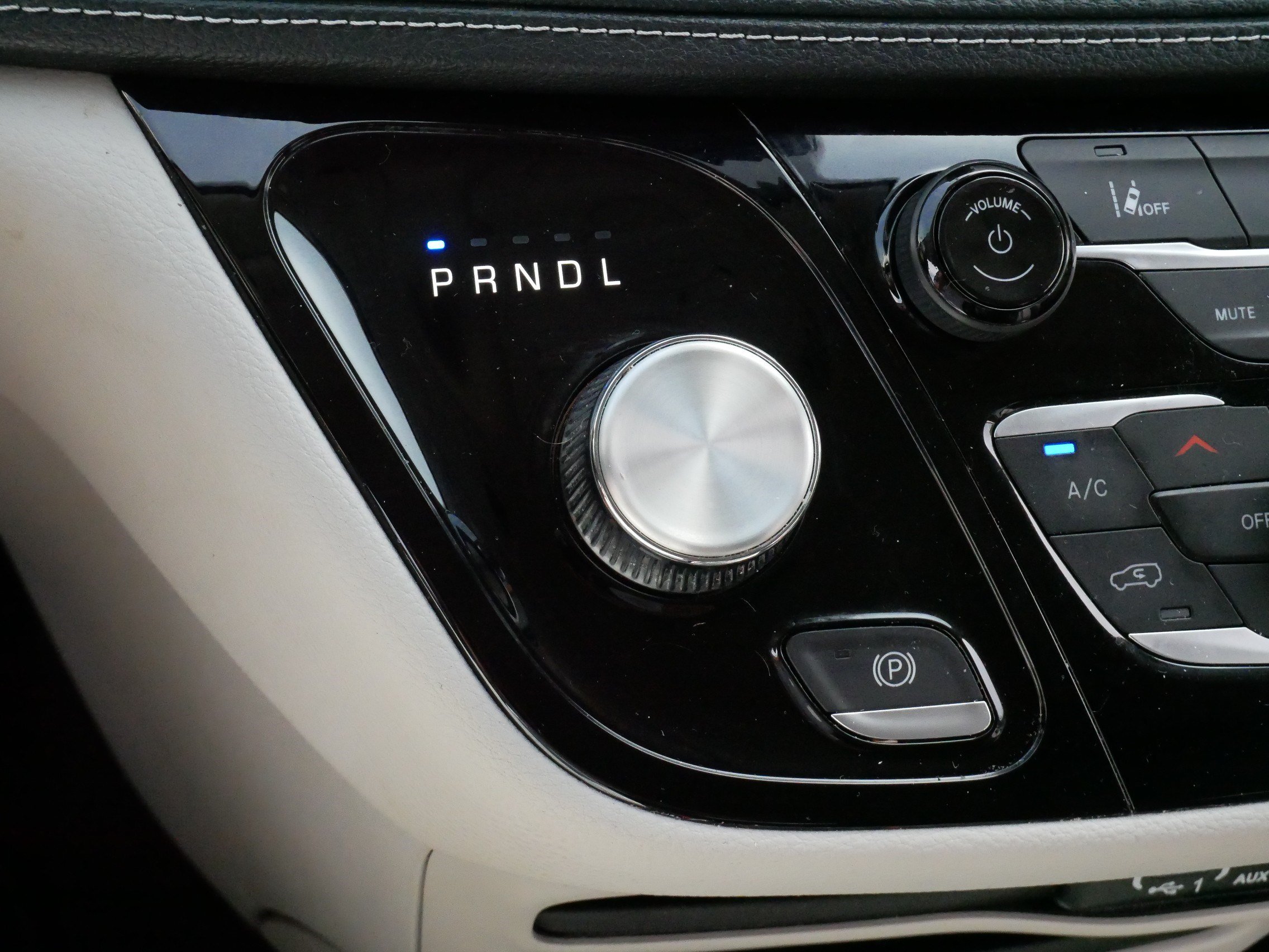 Used 2023 Chrysler Pacifica Touring-L FWD image 24