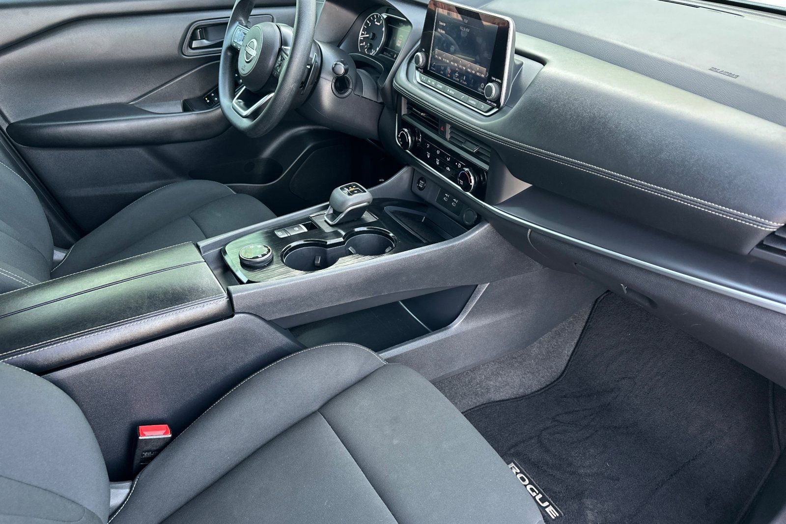 Used 2024 Nissan Rogue S image 18