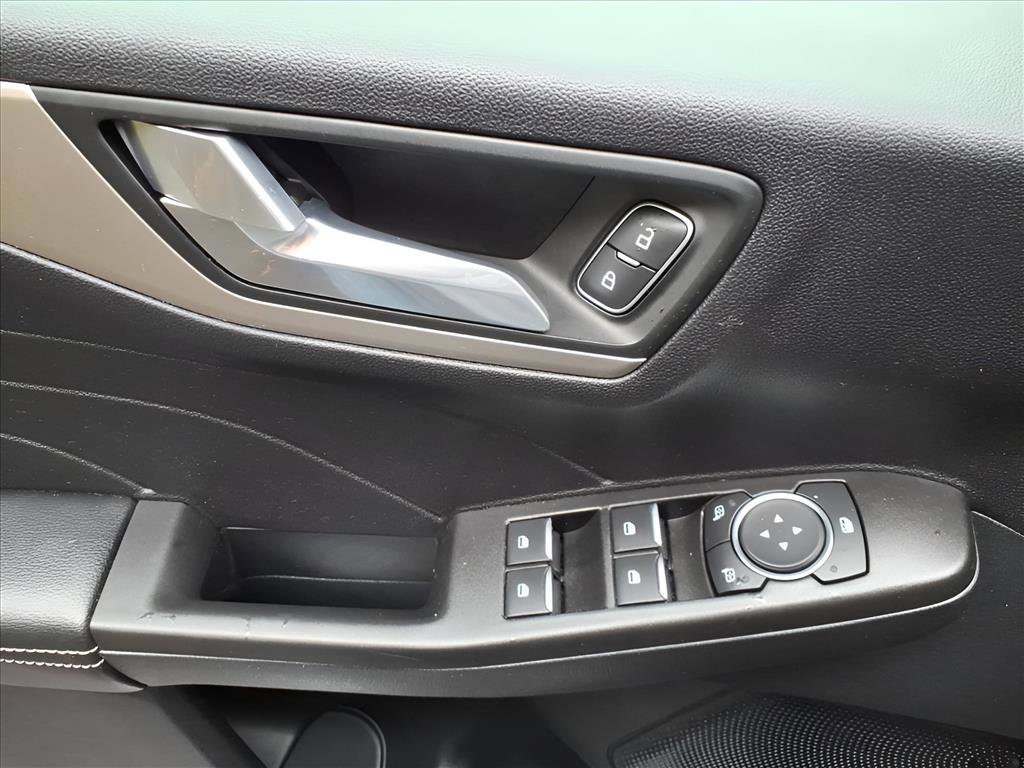 Used 2021 Ford Escape SE w/ SE Sport Appearance Package image 18