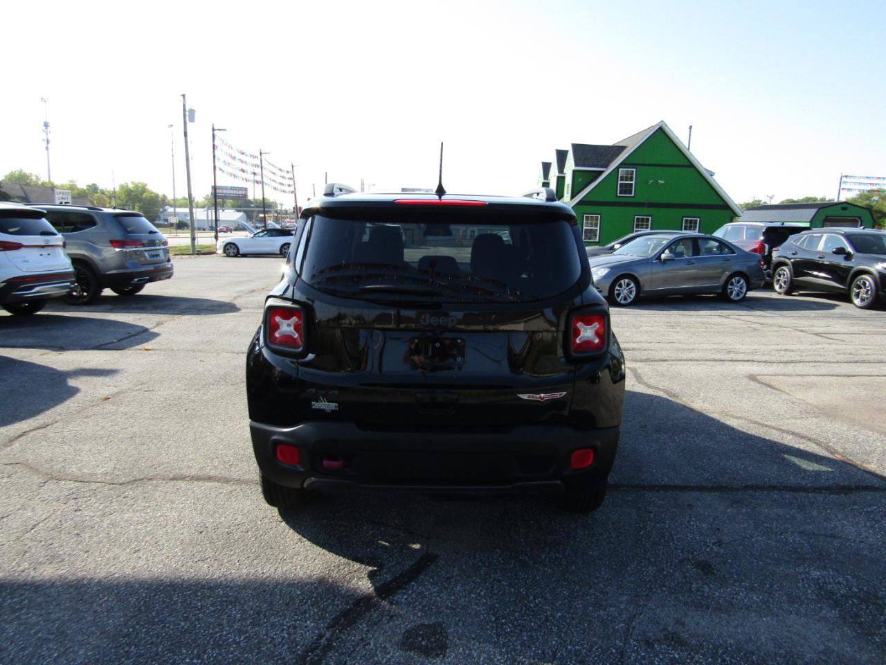 Used 2018 Jeep Renegade Trailhawk w/ UConnect 8.4 Nav Group AWD/4WD image 6