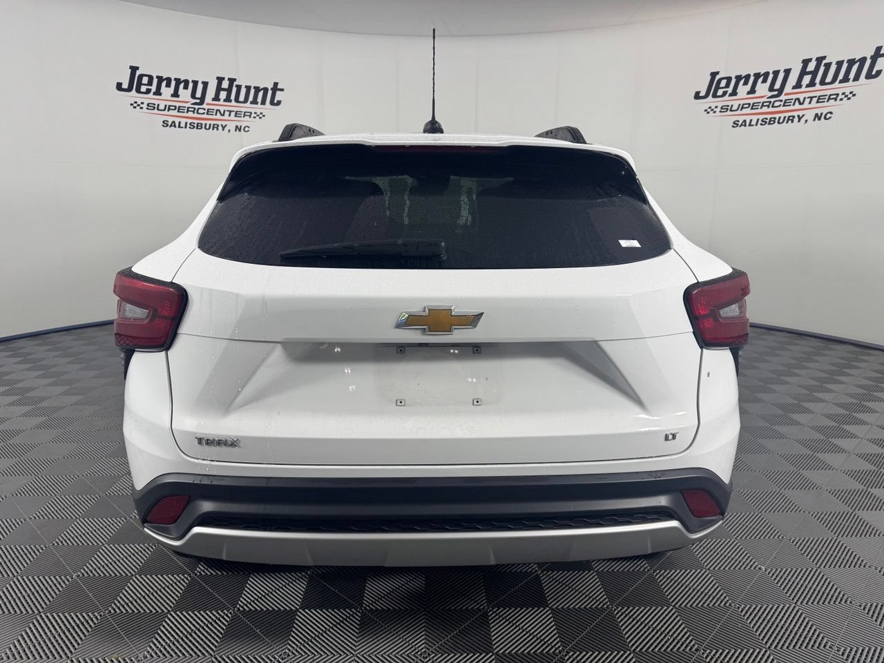 Used 2024 Chevrolet Trax LT FWD image 8