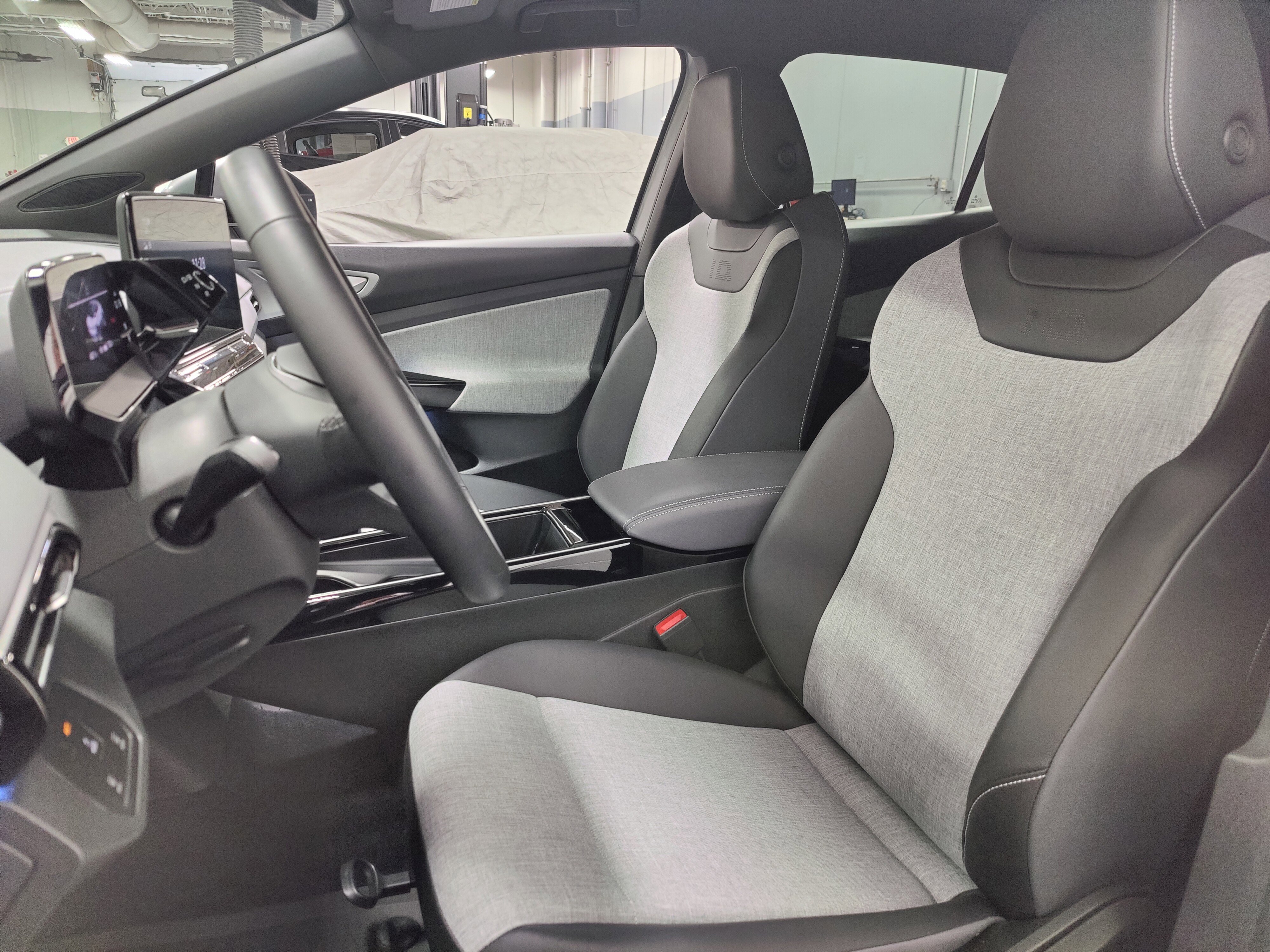 Used 2024 Volkswagen ID.4 2WD image 12