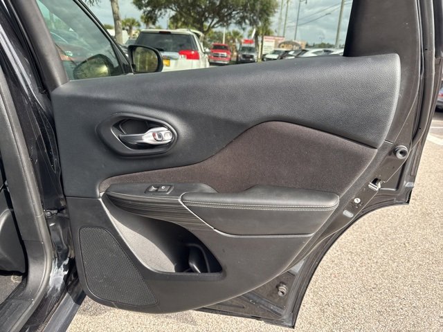 Used 2016 Jeep Cherokee Latitude w/ Comfort/Convenience Group image 16