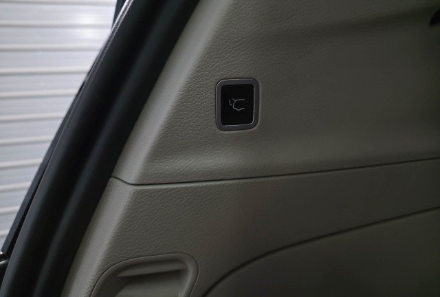 Used 2017 Chrysler Pacifica Touring-L FWD image 12