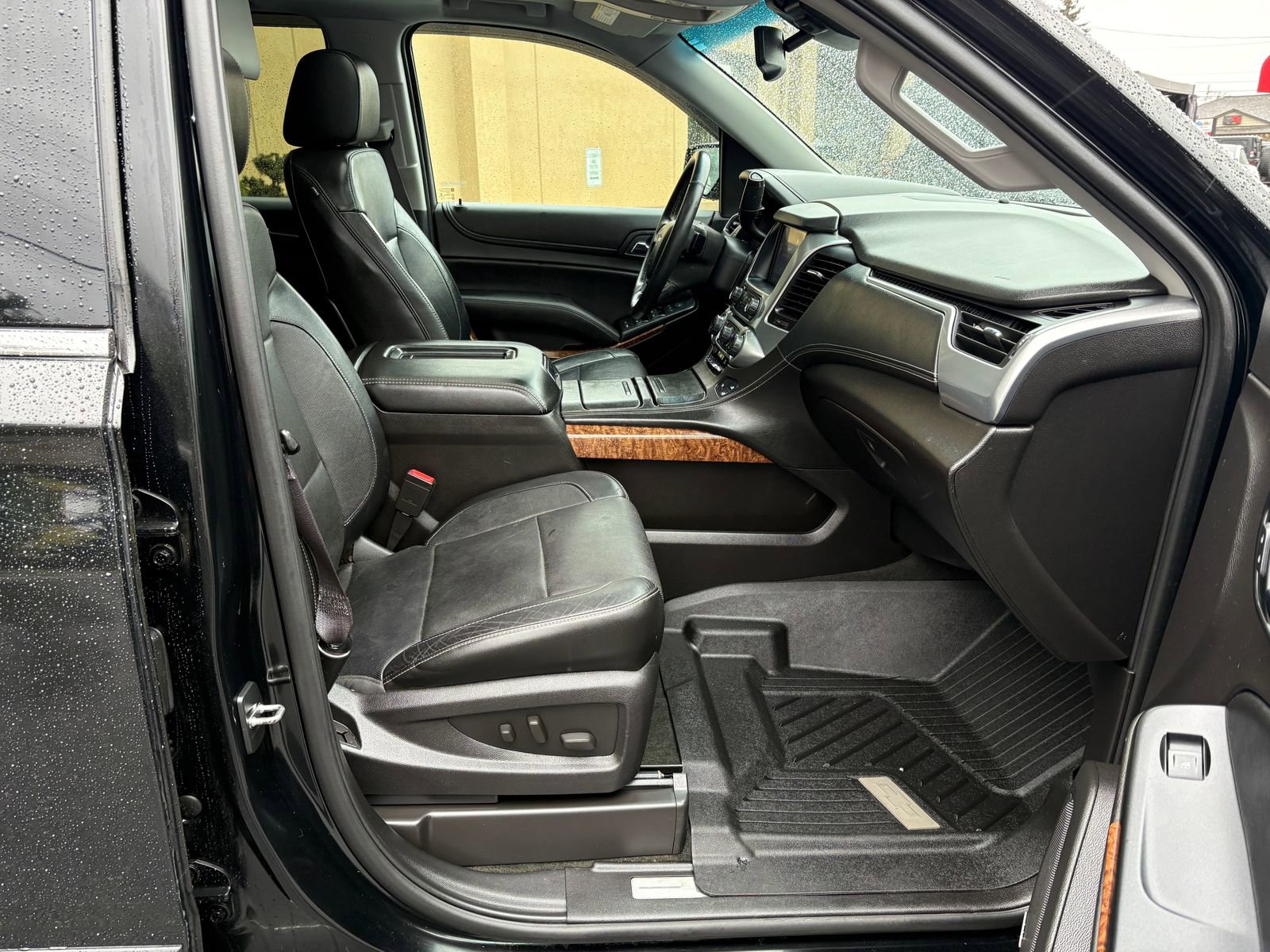 Used 2015 Chevrolet Suburban LTZ AWD/4WD image 31