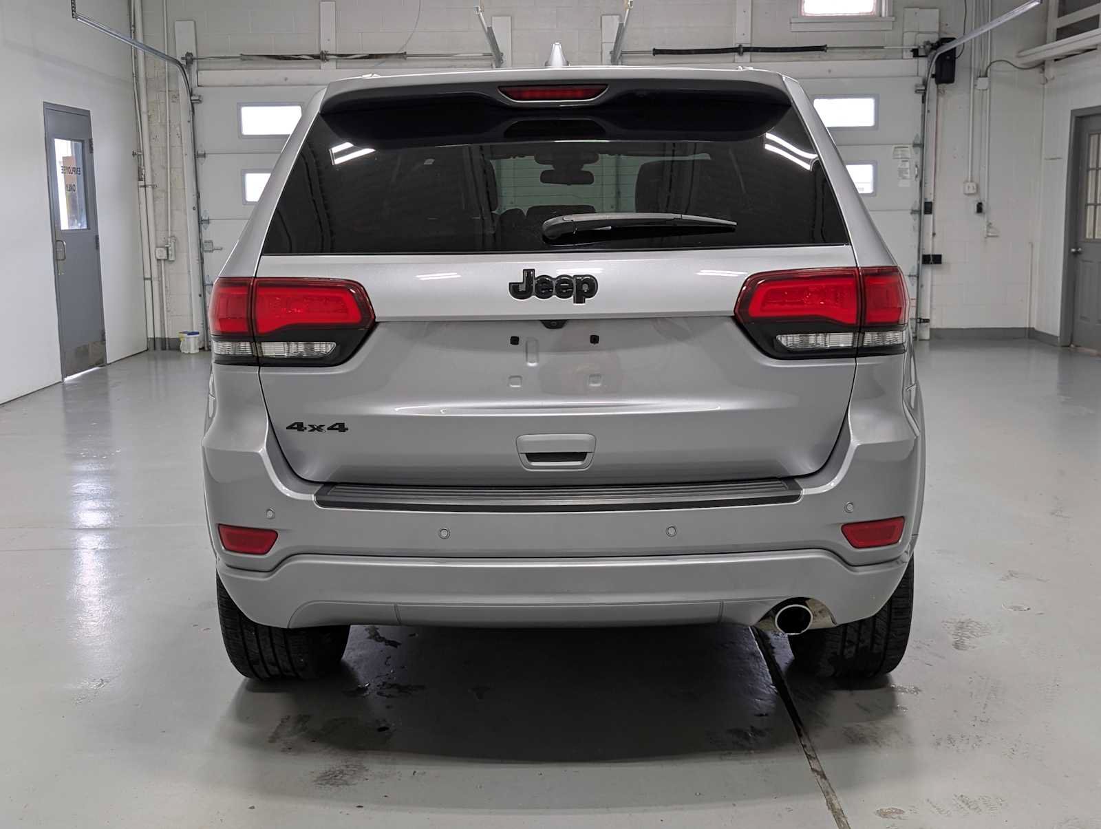 Used 2021 Jeep Grand Cherokee Laredo X AWD/4WD image 9