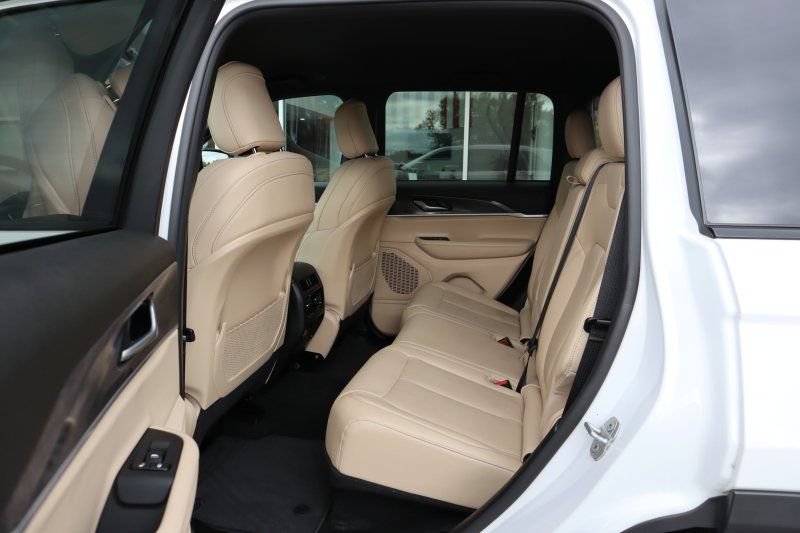 Used 2023 Jeep Grand Cherokee Limited AWD/4WD image 14