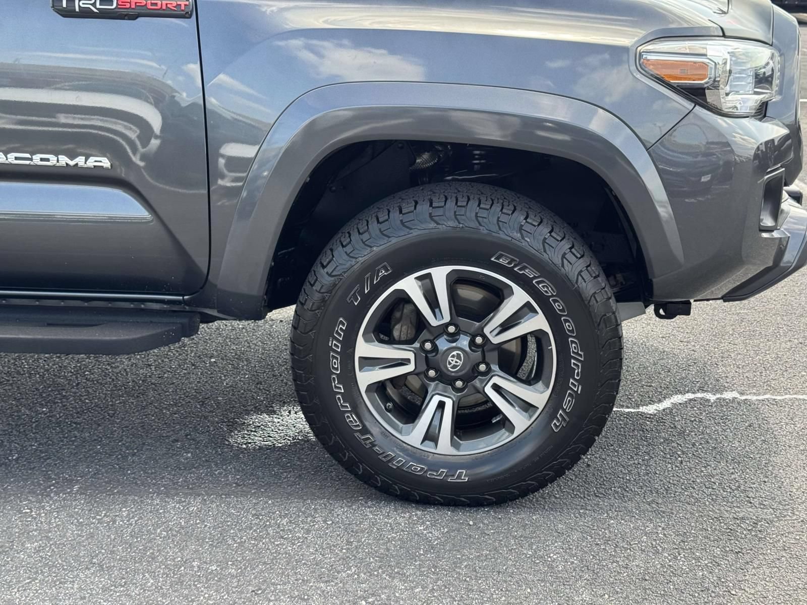 Used 2019 Toyota Tacoma TRD Sport AWD/4WD image 30