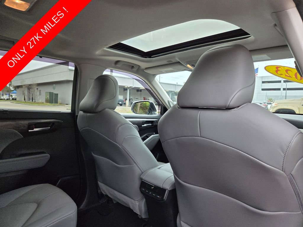 Used 2023 Toyota Highlander Limited FWD image 16