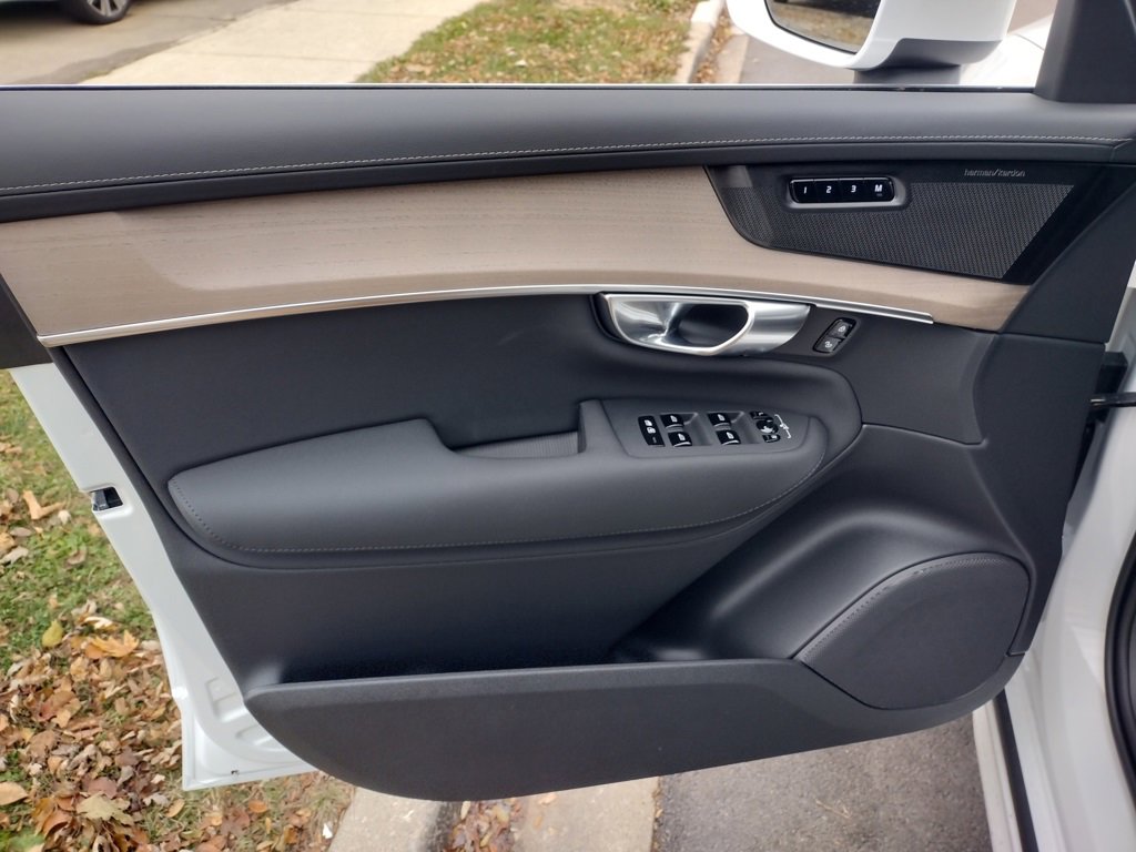 New 2026 Volvo XC90 B6 Plus w/ Protection Package image 9