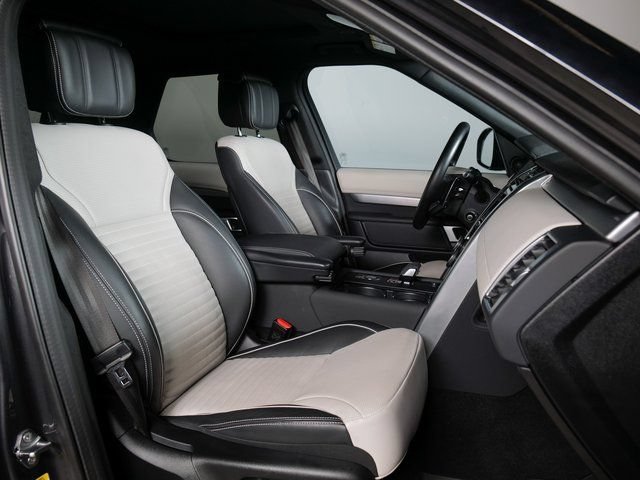 Used 2024 Land Rover Discovery Dynamic SE AWD/4WD image 3
