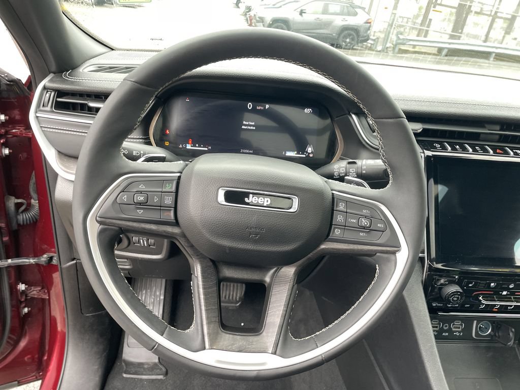 Used 2024 Jeep Grand Cherokee L Limited w/ Luxury Tech Group II AWD/4WD image 16