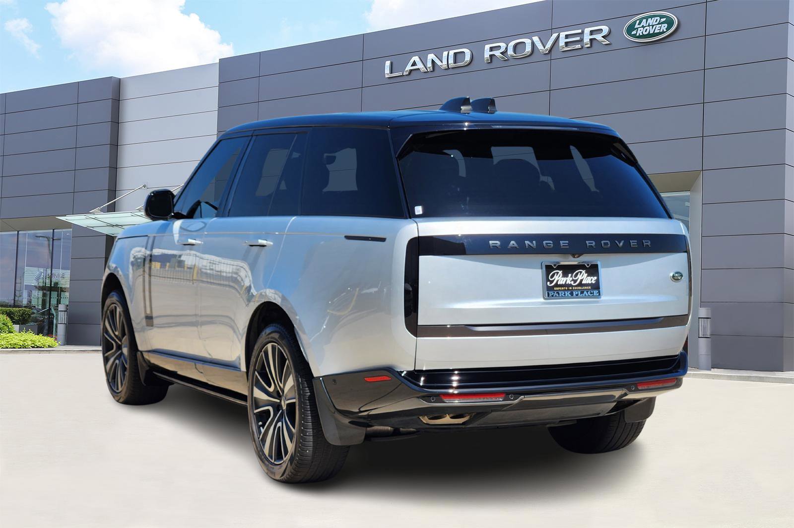 Certified 2023 Land Rover Range Rover SE image 4