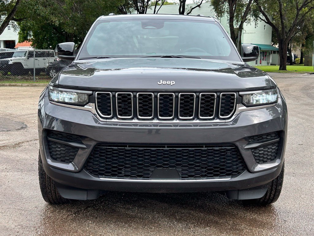 New 2024 Jeep Grand Cherokee Laredo AWD/4WD image 8