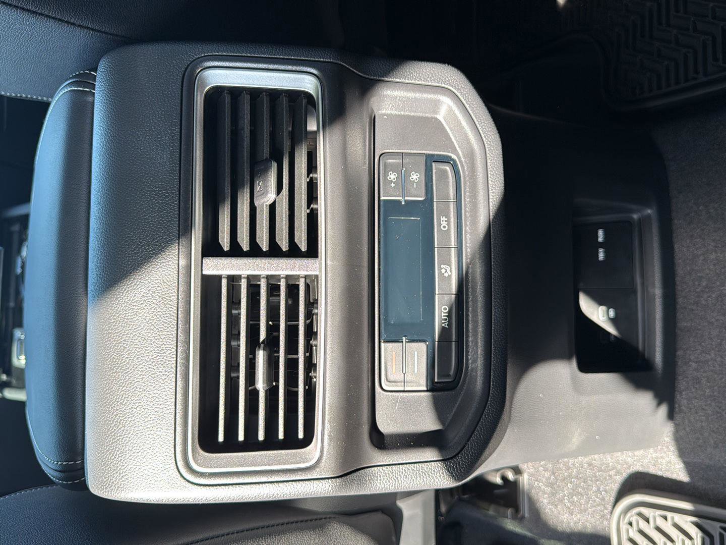 New 2026 Volkswagen Atlas SE image 24