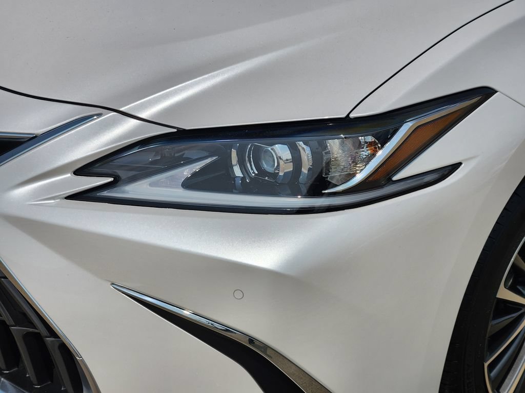 Used 2024 Lexus ES 350 w/ Premium Package FWD image 9