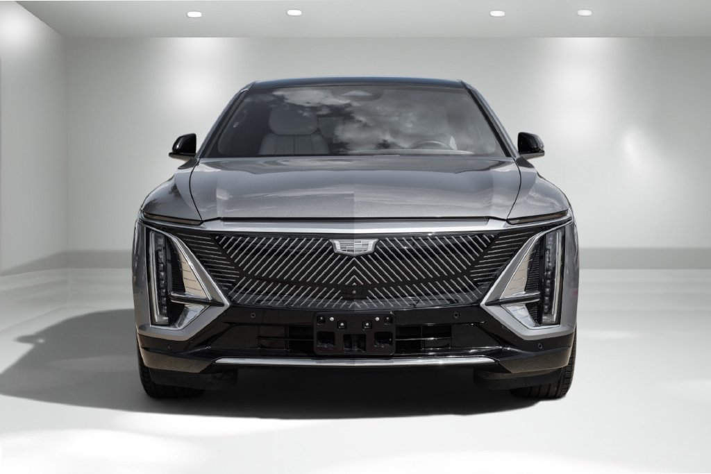 Used 2024 Cadillac Lyriq Luxury w/ LPO, Floor Liner Package RWD image 5