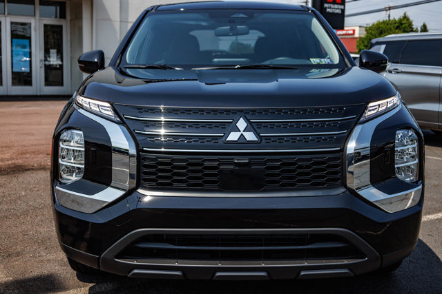 New 2025 Mitsubishi Outlander ES image 2