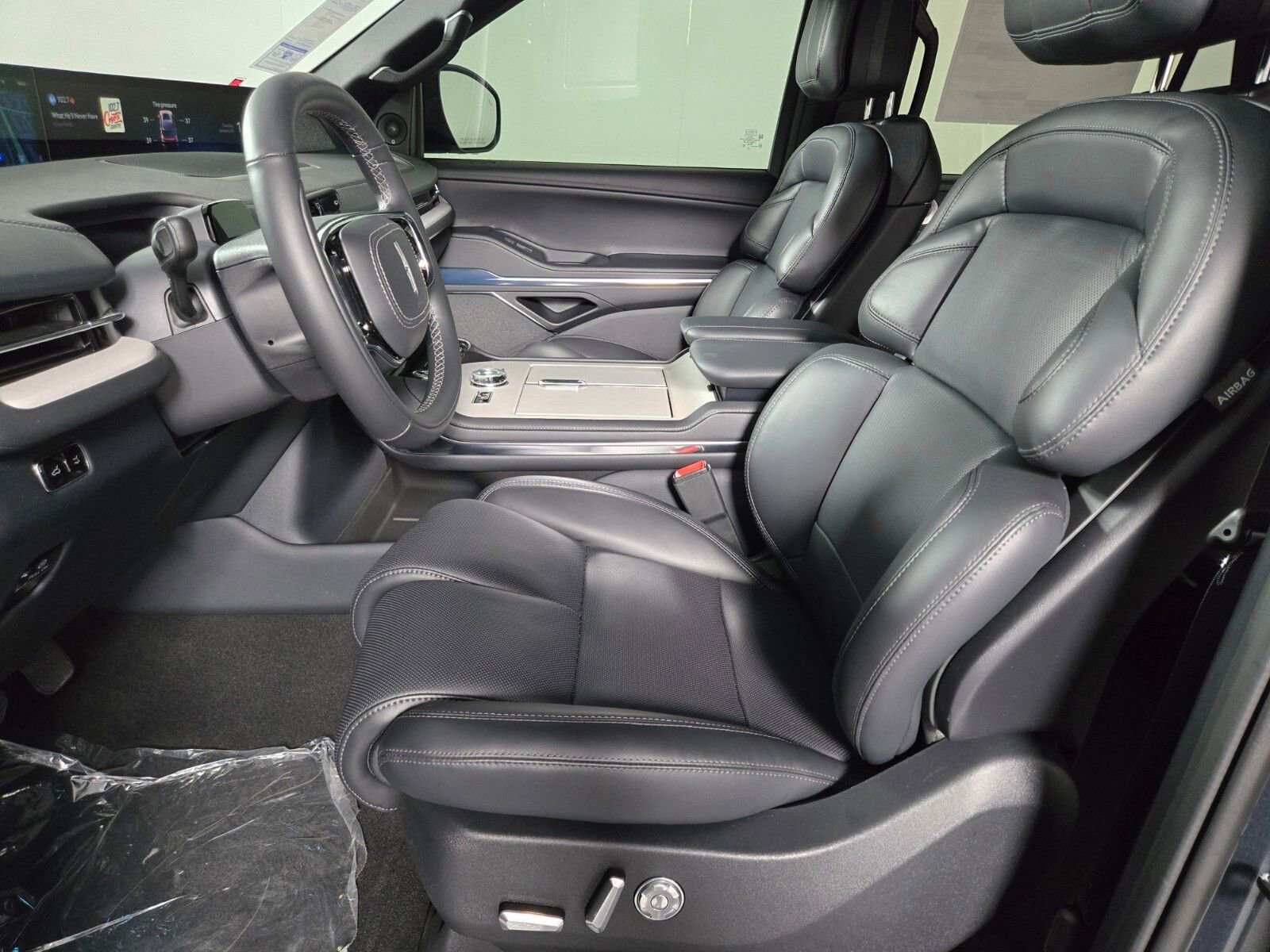New 2026 Lincoln Navigator L Reserve w/ Jet Appearance Package AWD/4WD image 13