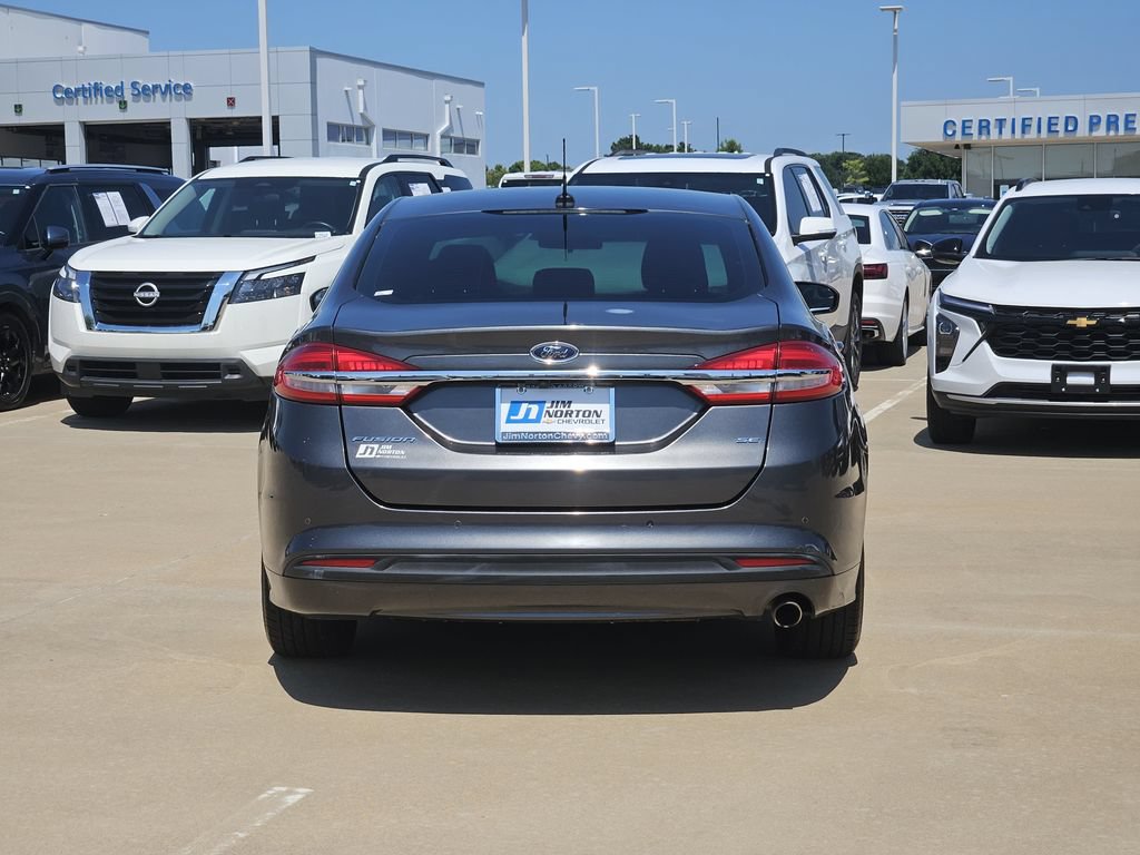 Used 2018 Ford Fusion SE w/ Fusion SE Technology Package FWD image 6