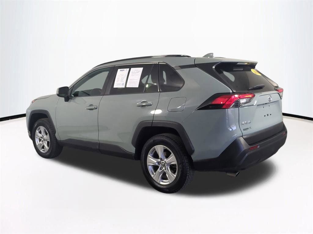 Used 2020 Toyota RAV4 XLE w/ Convenience Package FWD image 7