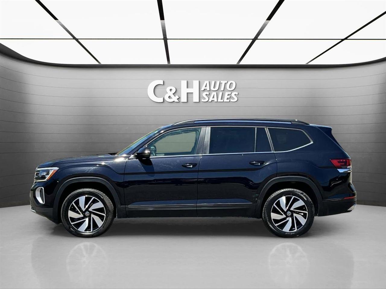 Used 2025 Volkswagen Atlas SE FWD image 11