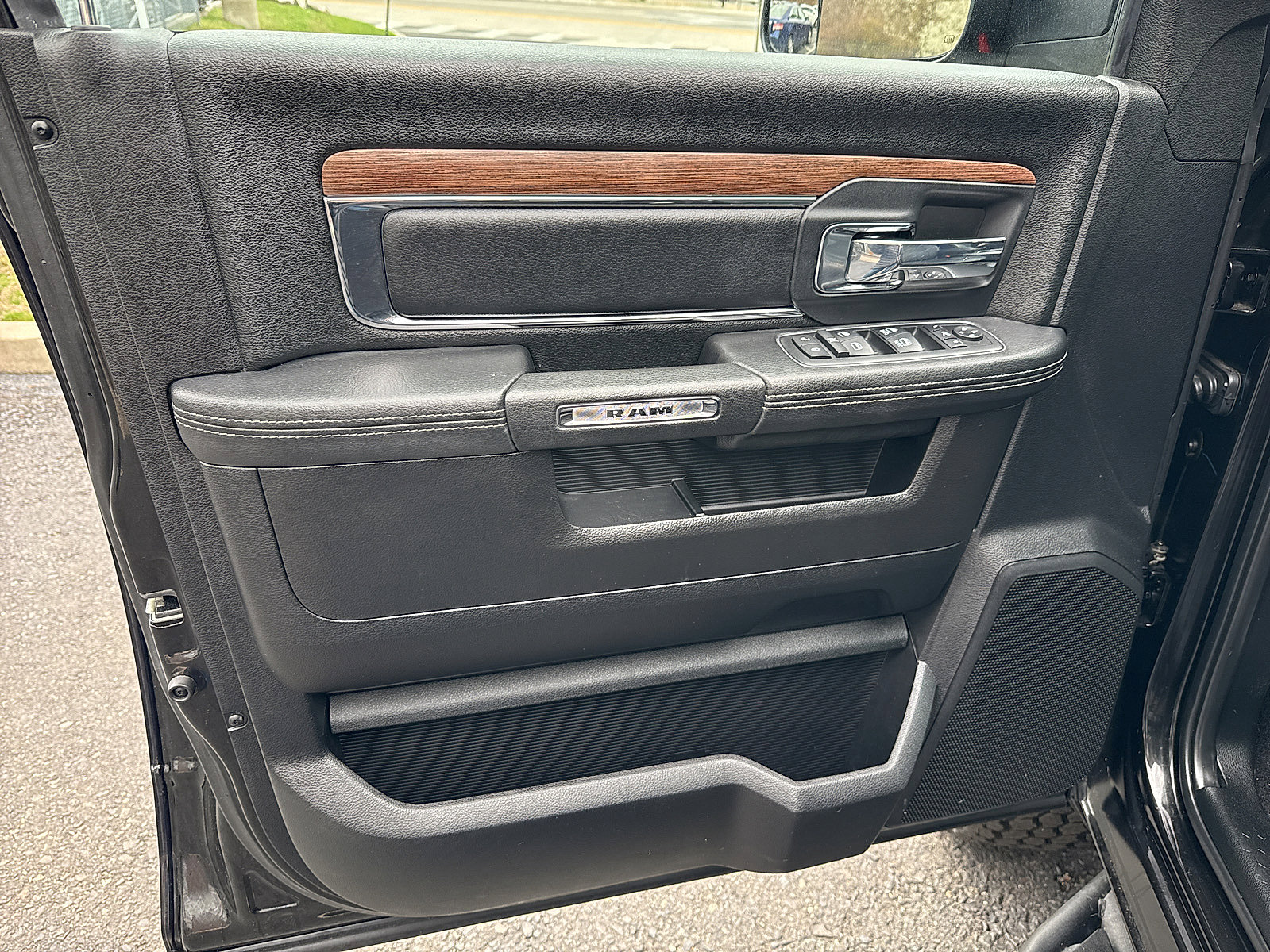 Used 2018 RAM 2500 Laramie w/ Sport Appearance Group image 29