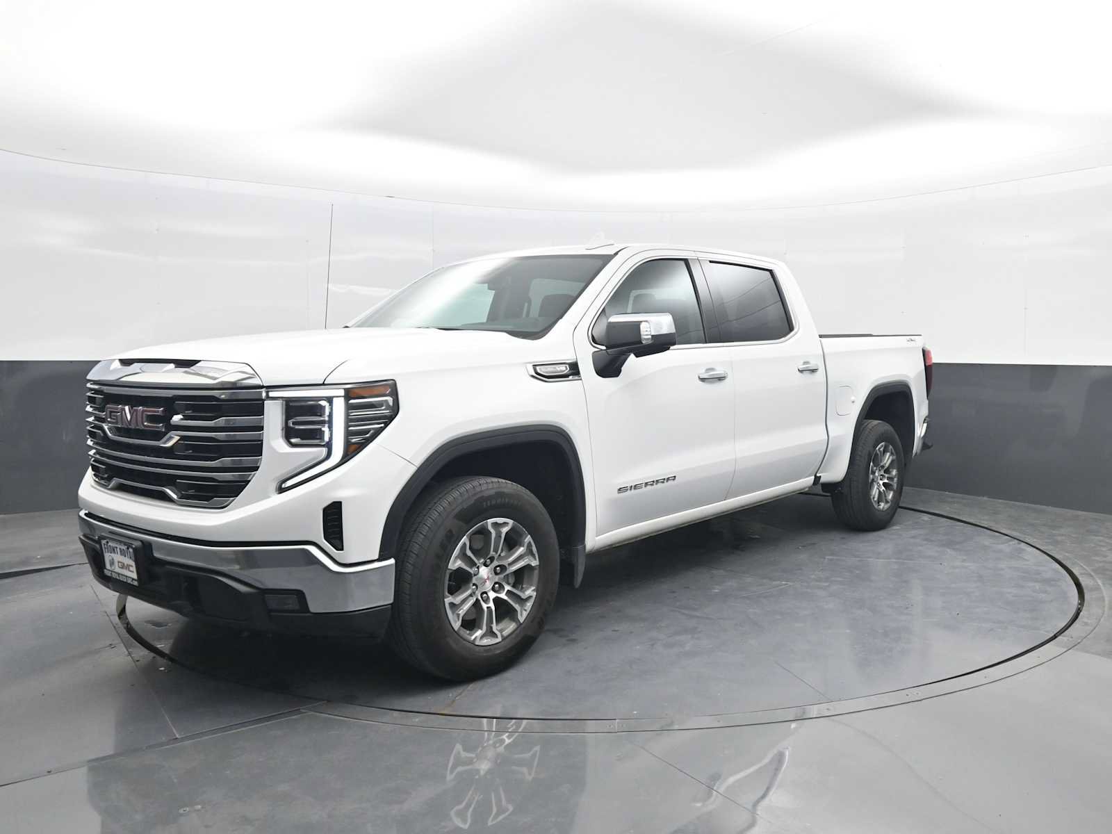 Used 2025 GMC Sierra 1500 SLT AWD/4WD image 4