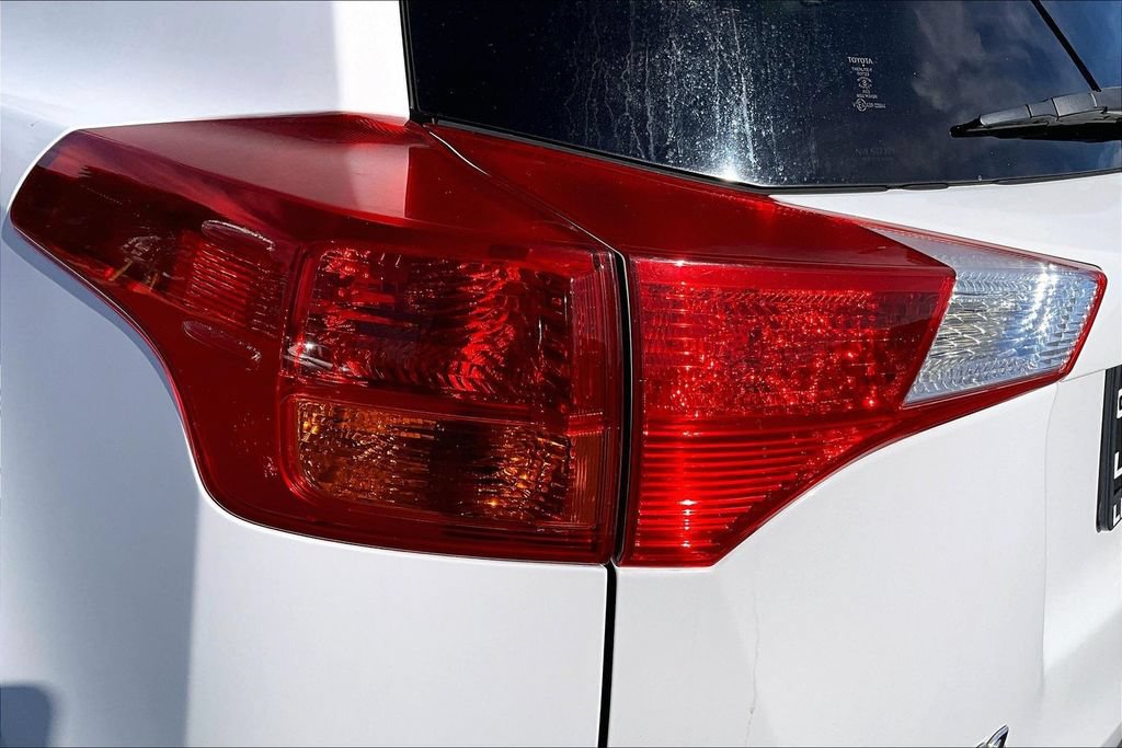 Used 2013 Toyota RAV4 LE AWD/4WD image 27