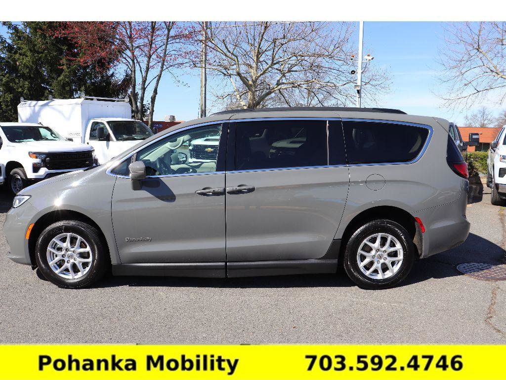 Used 2022 Chrysler Pacifica Touring-L image 4
